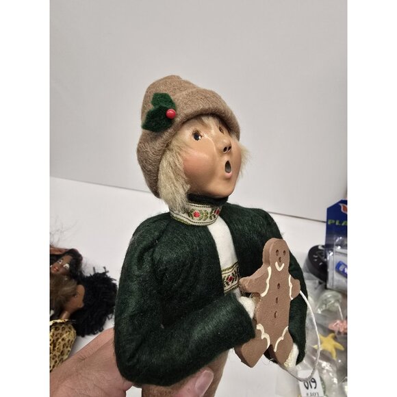 Vintage Byers Choice Retired 1993 Boy with Gingerbread Cookie - Picture 4 of 9